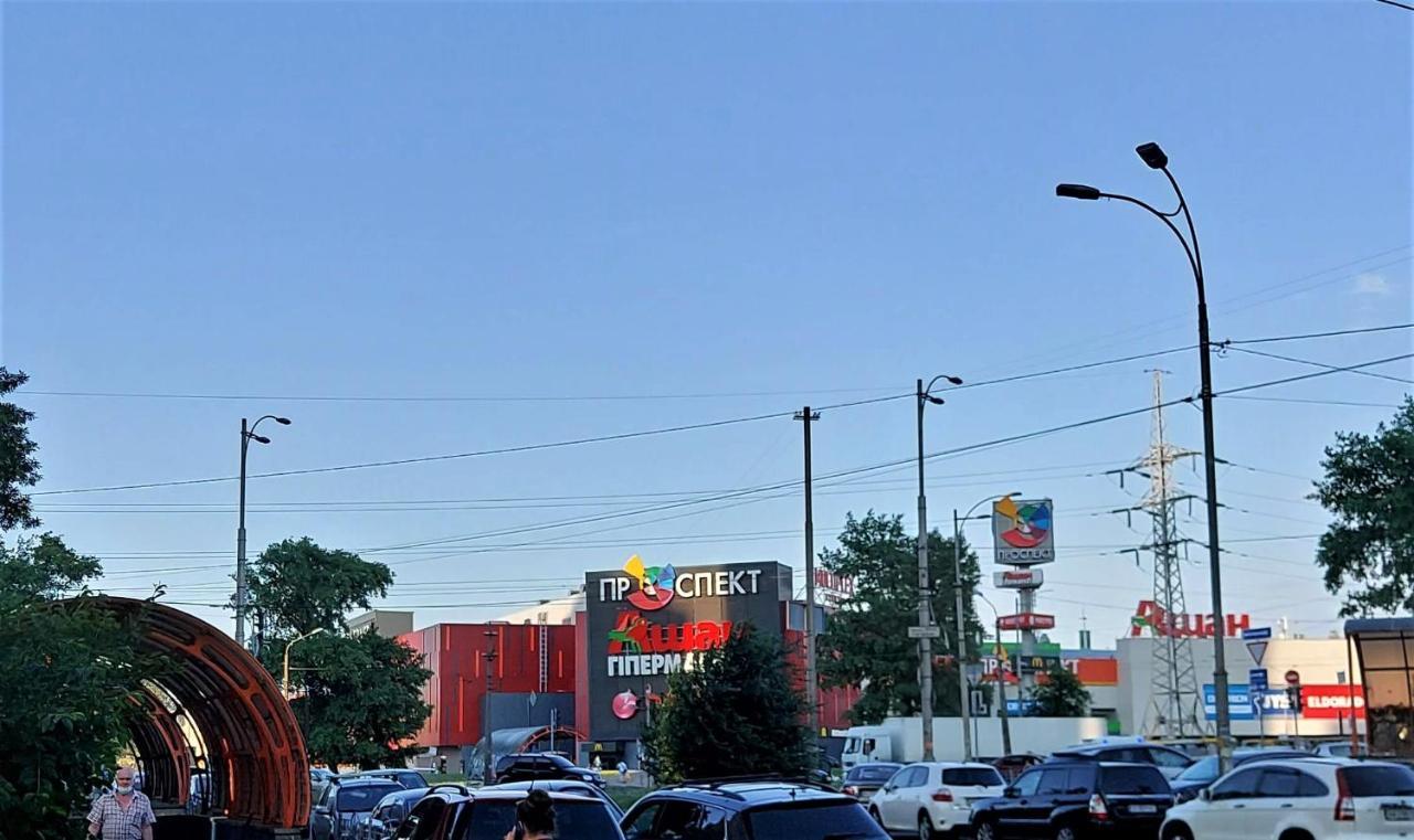 Просторі Апартаменти Kyiv Exterior photo